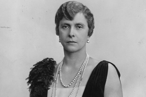 Mẹ chồng của Nữ hoàng Anh: Được con dâu đón về cung điện sống chung nhưng chỉ ở đúng 1 phòng và những điều khác biệt-1