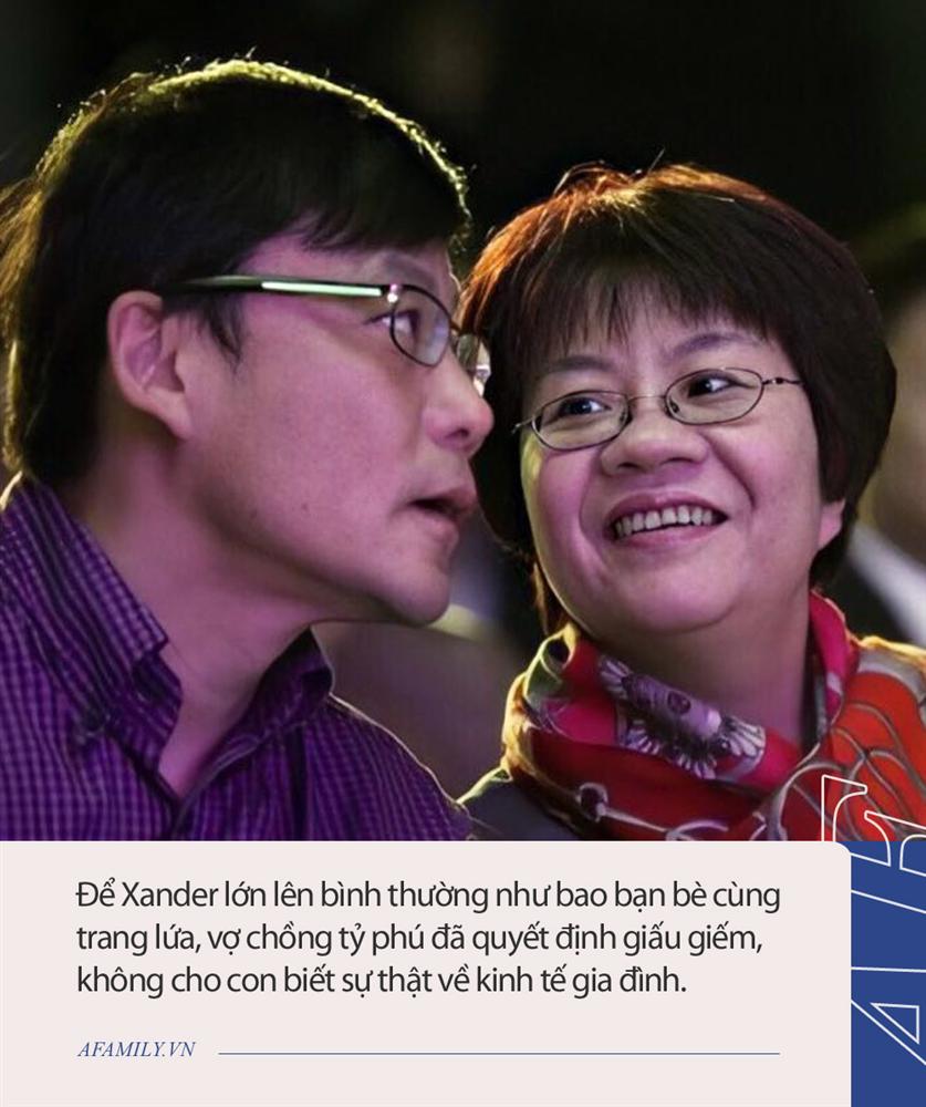 Bé gái đứng rửa xe ô tô bên đường để kiếm tiền, ai nấy rưng rưng thương cảm cho đến khi biết sự thật thì choáng váng-6