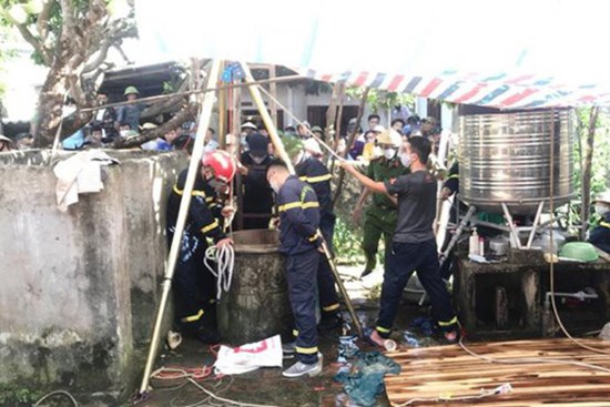 Phát hiện hai bố con tử vong bất thường dưới giếng