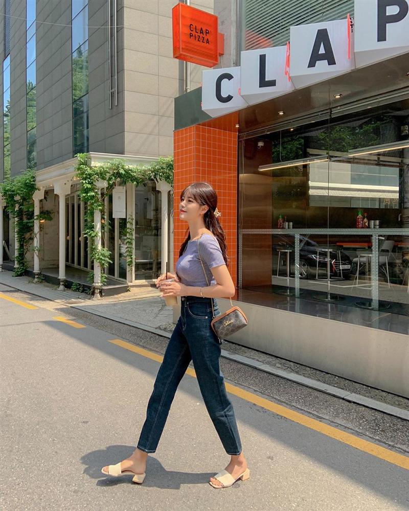 Có một mẫu sandal đang lên ngôi vì siêu hack dáng lại nâng cấp vẻ tinh tế, sang xịn cho mọi set đồ-10