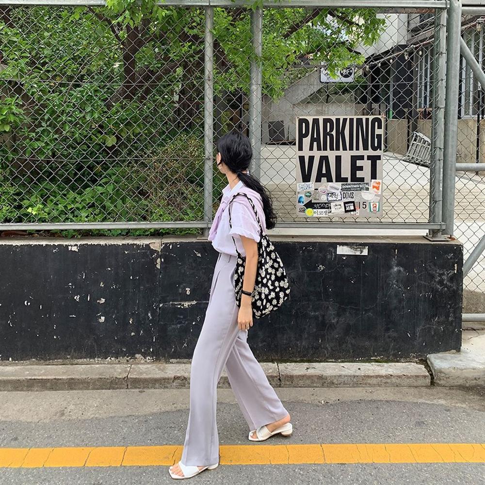 Có một mẫu sandal đang lên ngôi vì siêu hack dáng lại nâng cấp vẻ tinh tế, sang xịn cho mọi set đồ-11