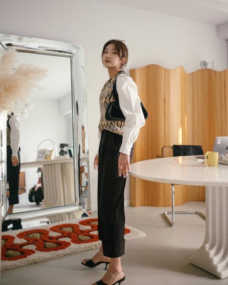 Có một mẫu sandal đang lên ngôi vì siêu hack dáng lại nâng cấp vẻ tinh tế, sang xịn cho mọi set đồ-2