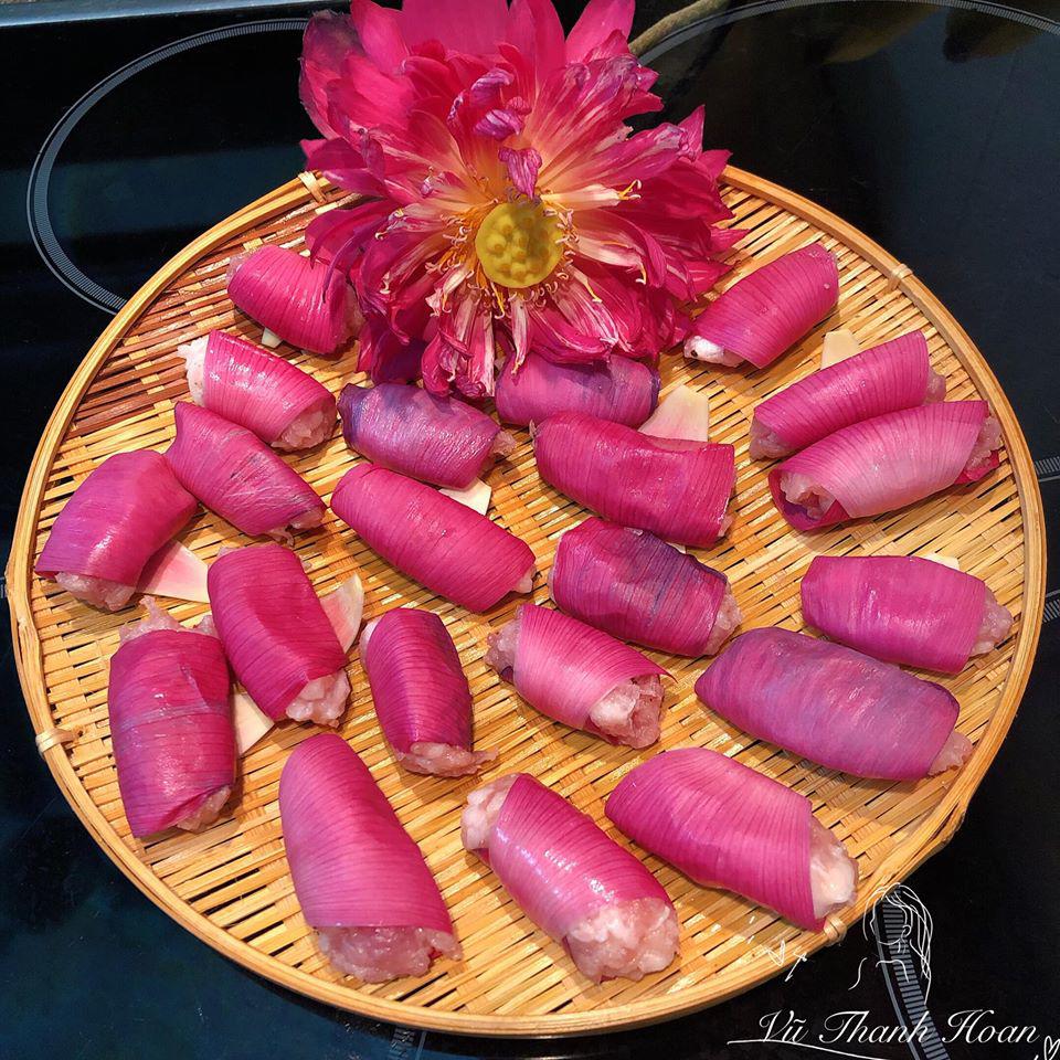 Mua sen về cắm, vợ đảm nhân tiện làm thêm chả cánh sen ngon, lạ đãi chồng-3