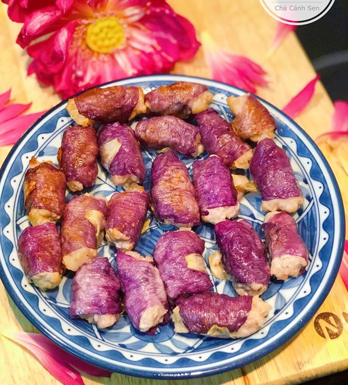 Mua sen về cắm, vợ đảm nhân tiện làm thêm chả cánh sen ngon, lạ đãi chồng-4