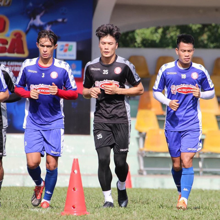 Công Phượng lần đầu trở lại sân tập sau lễ đính hôn-3