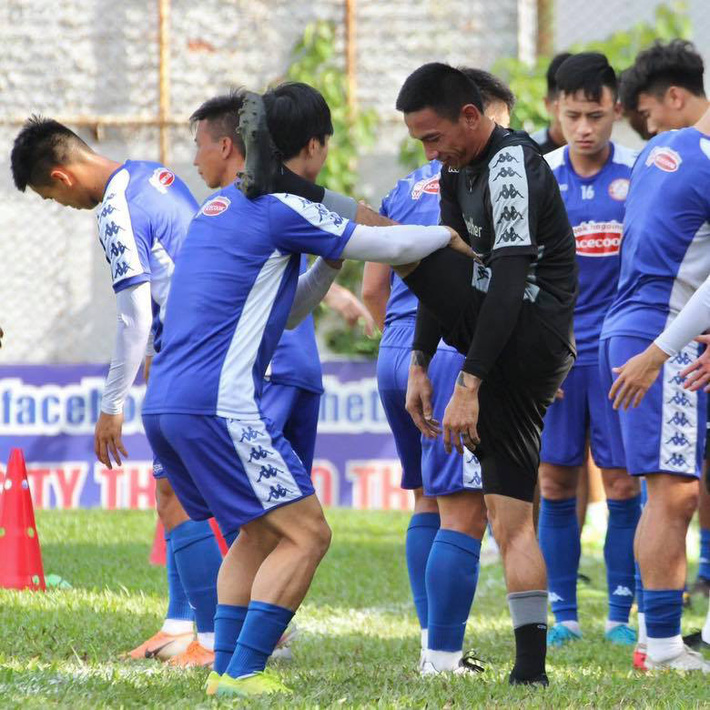 Công Phượng lần đầu trở lại sân tập sau lễ đính hôn-4