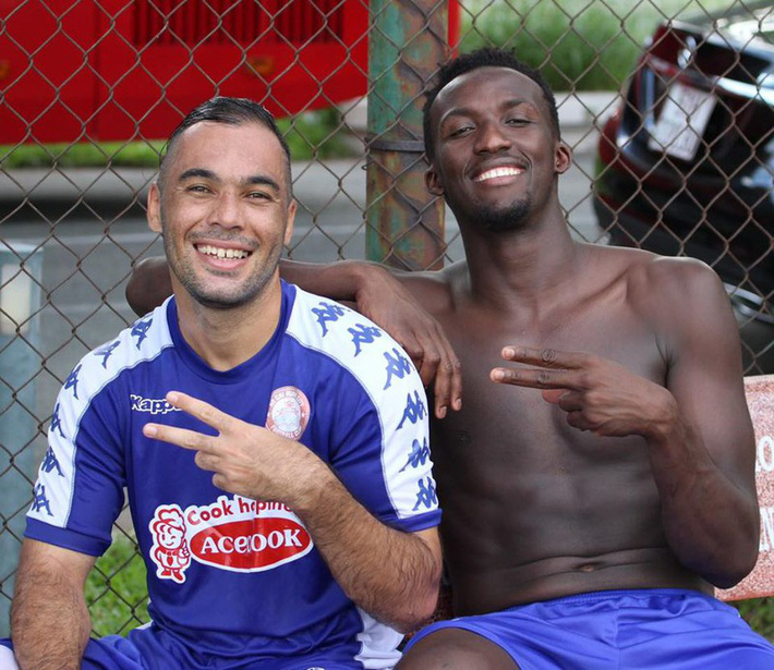 Công Phượng lần đầu trở lại sân tập sau lễ đính hôn-5