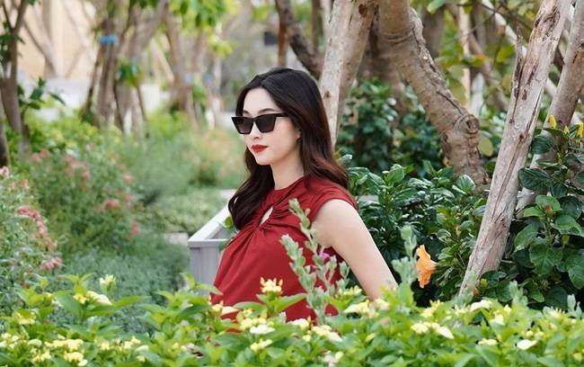 Khoe clip con gái làm điệu cho mẹ, Hoa hậu Đặng Thu Thảo lộ gương mặt tròn xoe hậu sinh quý tử thứ 2-2