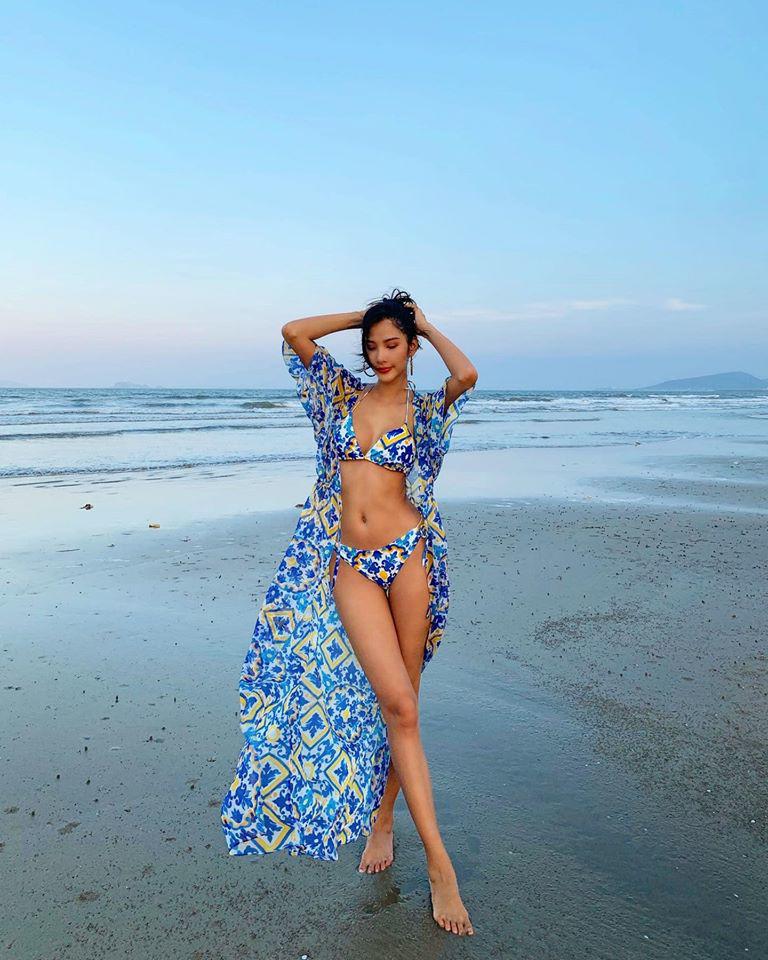 Sợ mùa hè còn chưa đủ nhiệt, Hoàng Thùy chơi toàn đồ màu nổi bần bật xuống phố-4