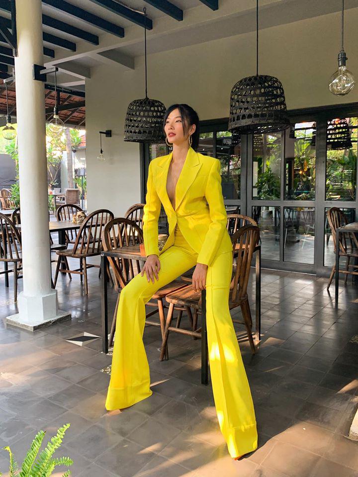 Sợ mùa hè còn chưa đủ nhiệt, Hoàng Thùy chơi toàn đồ màu nổi bần bật xuống phố-8