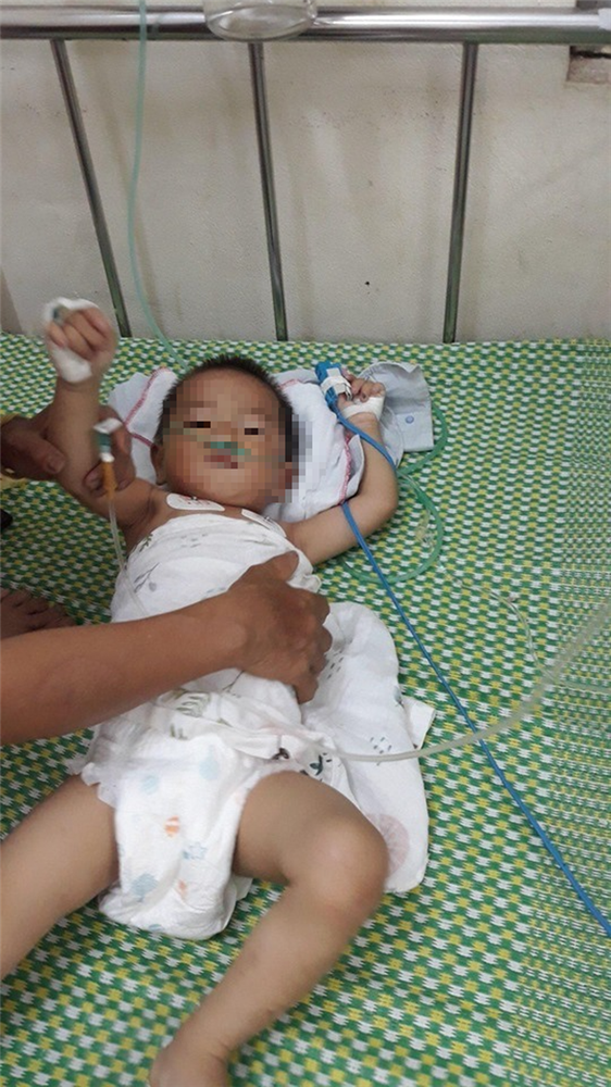 Vĩnh Phúc: Bé trai hôn mê do bố mẹ để quên con trong xe gần 2 giờ đồng hồ giữa trưa nắng-2