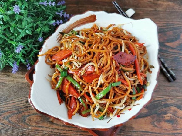 Xào mì, đừng vội cho ngay vào chảo, thêm hai bước nữa mì sẽ không bị dính vào nhau-6