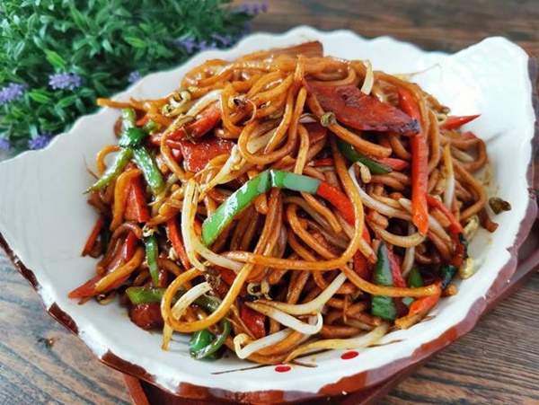 Xào mì, đừng vội cho ngay vào chảo, thêm hai bước nữa mì sẽ không bị dính vào nhau-7