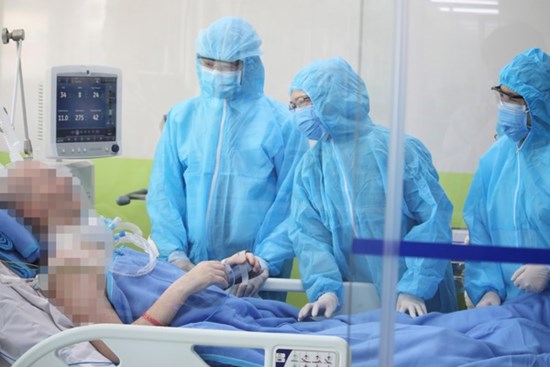 Bệnh nhân phi công người Anh đã có thể dùng tay bấm bàn phím và thực hiện các động tác tinh tế