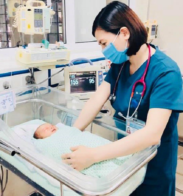 Hành trình của bé trai bị bỏ 3 ngày dưới hố ga: Sao mẹ không cho con manh áo?-3