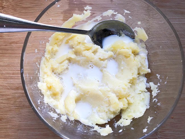 Con thèm khoai tây, mẹ làm ngay món nướng còn ngập tràn cả phô mai ai ăn cũng thích-2