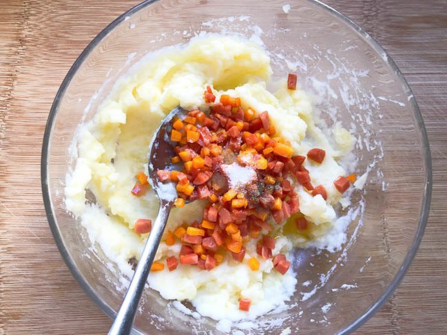 Con thèm khoai tây, mẹ làm ngay món nướng còn ngập tràn cả phô mai ai ăn cũng thích-4