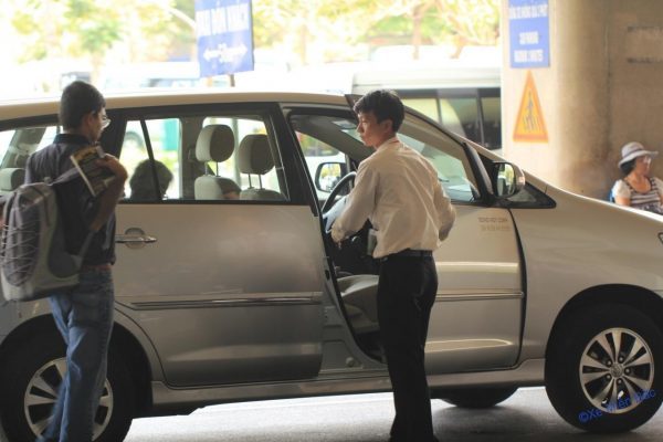 Giá xăng giảm từ lâu, taxi không chịu giảm giá-1