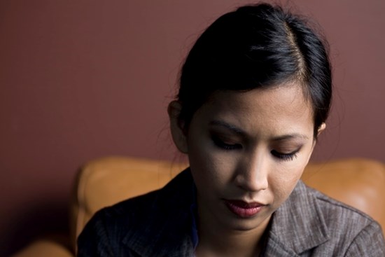 Đưa con trai 5 tuổi đến buổi họp lớp, cậu bé được mọi người khen hết lời nhưng chỉ 1 hành động đủ khiến mẹ bẽ mặt