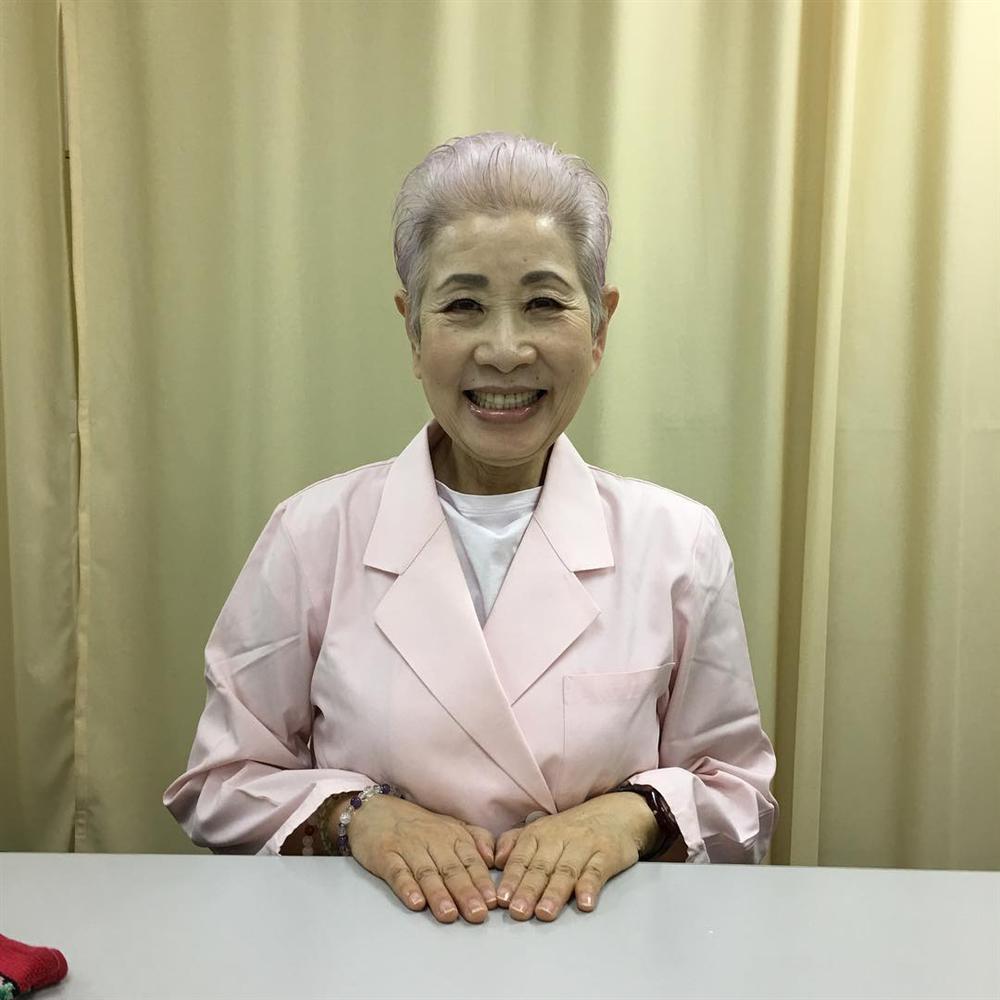 Bậc thầy làm đẹp của Nhật Bản qua đời ở tuổi 76, truyền lại cho phái đẹp toàn cầu bước skin care cải lão hoàn đồng chỉ trong 3 phút-1