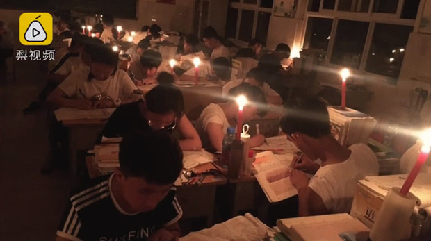 Thắp nến ôn thi ngày đêm, thở bình oxy trong phòng đóng kín: Học trò Trung Quốc đang đánh vật với kỳ thi khó nhất thế giới-2