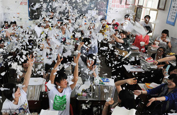 Thắp nến ôn thi ngày đêm, thở bình oxy trong phòng đóng kín: Học trò Trung Quốc đang đánh vật với kỳ thi khó nhất thế giới-3