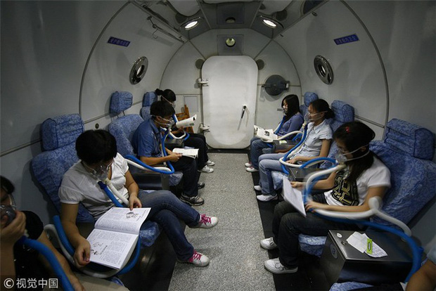 Thắp nến ôn thi ngày đêm, thở bình oxy trong phòng đóng kín: Học trò Trung Quốc đang đánh vật với kỳ thi khó nhất thế giới-4