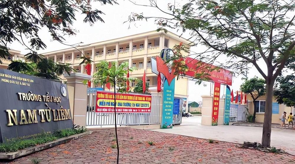 Vụ việc học sinh lớp 4 ở Hà Nội bị tài xế bỏ quên trên xe đưa đón: Phản hồi mới nhất từ phía phụ huynh và Sở GD&ĐT-1