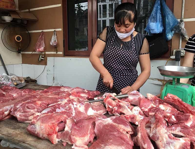 Chỉ 60 ngàn/kg, giá rẻ vẫn khó nhập đủ thịt lợn cho dân ăn-2