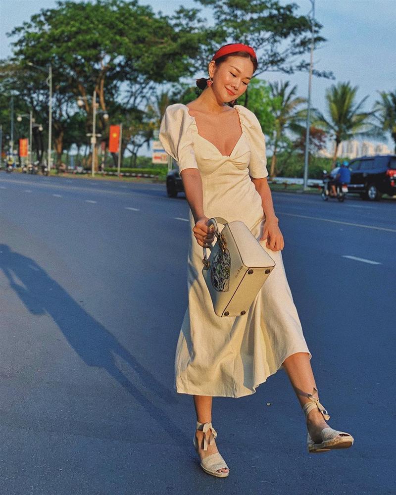 Loạt váy áo Zara xinh xẻo được sao Việt diện ầm ầm hè này, xem xong là biết ngay đâu là món hot hit đáng sắm nhất-7