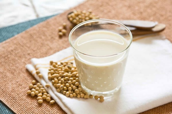 Đừng để trẻ uống quá nhiều 5 loại nước này vì có thể gây dậy thì sớm và kìm hãm sự phát triển chiều cao của bé-5
