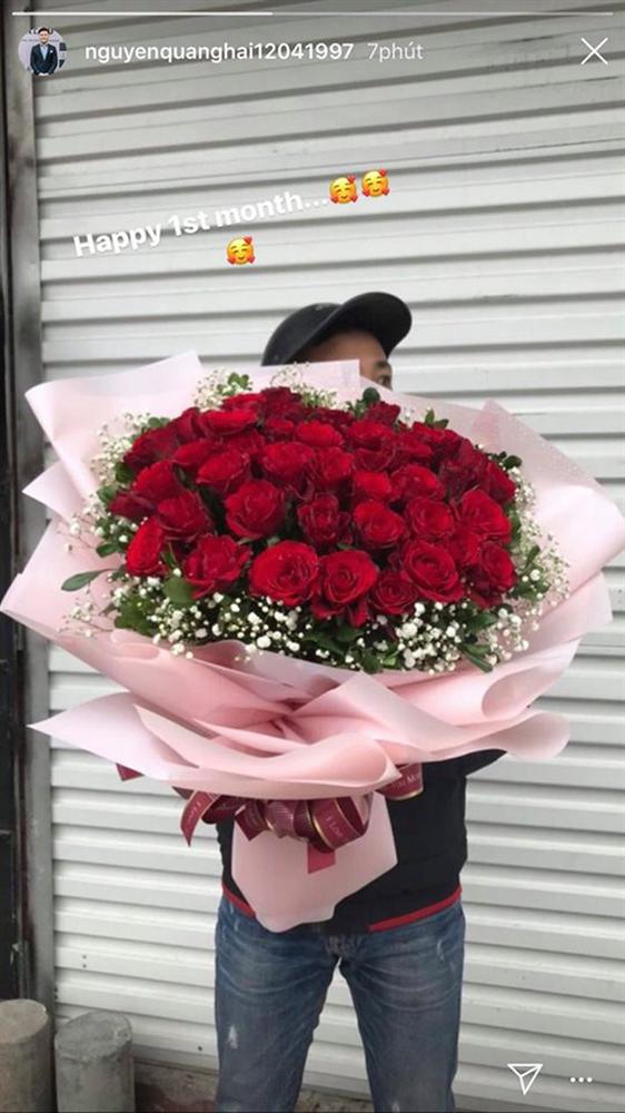 Quang Hải tặng hoa hồng khủng cho Huỳnh Anh kỷ niệm 1 tháng công khai hẹn hò, nhưng hình như có gì sai sai?-1