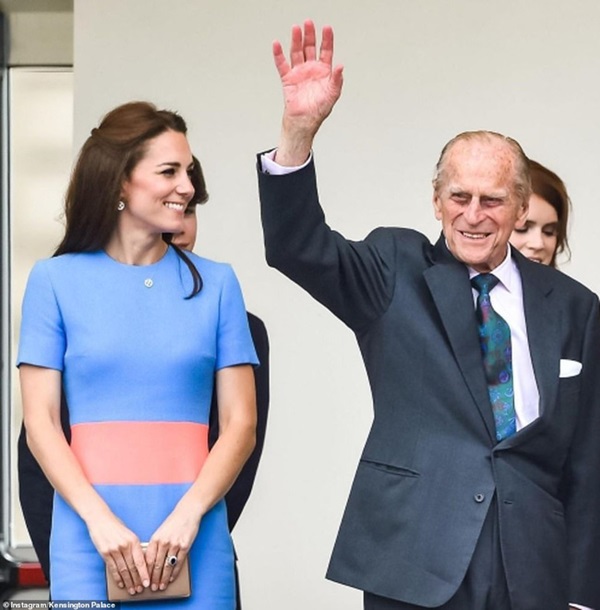Meghan Markle im lặng, không một lời chúc trong ngày sinh nhật chồng Nữ hoàng Anh, hé lộ bí mật đằng sau mối quan hệ rạn nứt giữa hai người-2