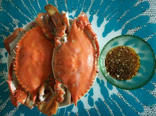 Hấp cua cứ cho trực tiếp vào nồi là sai, phải thêm nguyên liệu này mới ngon và không tanh-2