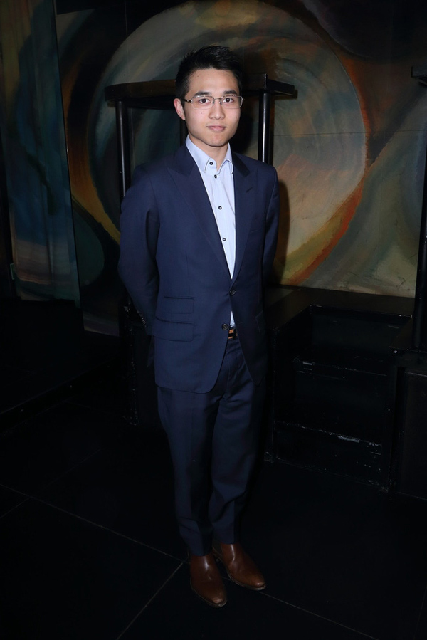 Quẩy tiệc trên du thuyền khi cha đang nguy kịch, con trai Vua sòng bài Macau bị mẹ lạnh nhạt và mất đi lợi thế giành gia tài-1