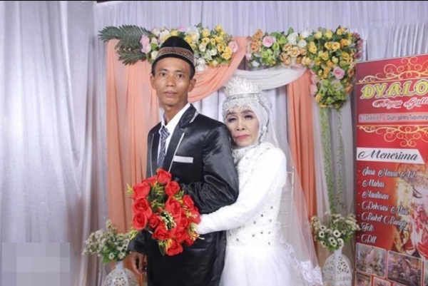 Nhận chàng trai kém 41 tuổi làm con nuôi nhưng 1 năm sau đột ngột tổ chức đám cưới, cô dâu 65 tuổi công khai số của hồi môn kỉ lục-3