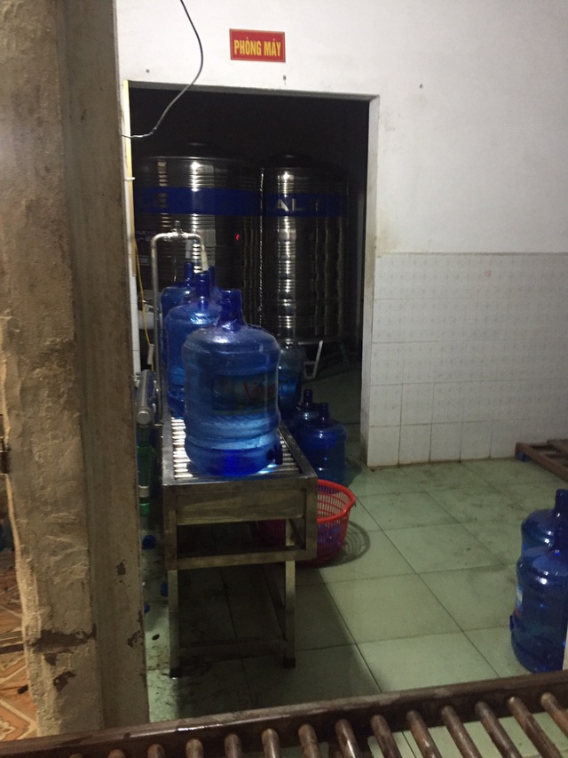 Cận cảnh quy trình hô biến nước mương thải thành nước uống đóng bình-3