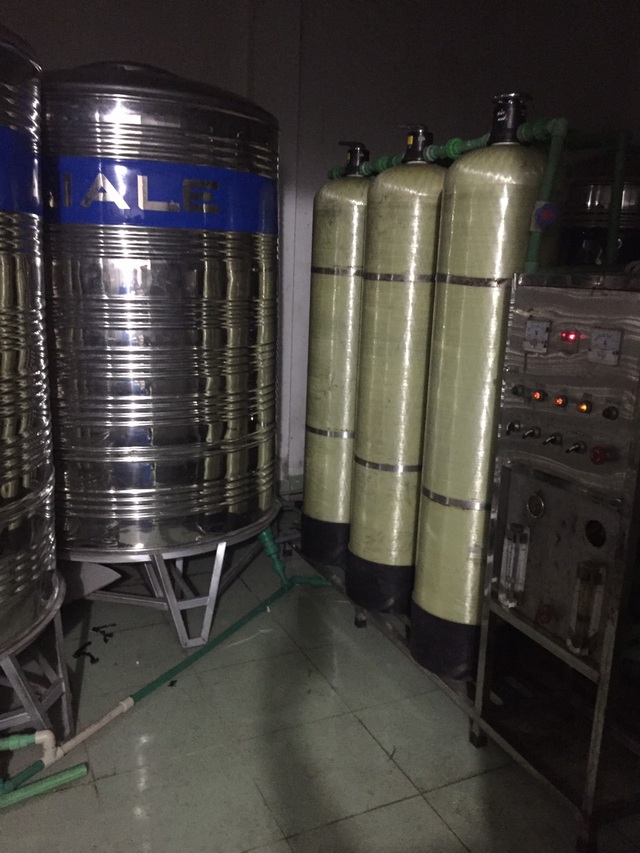 Cận cảnh quy trình hô biến nước mương thải thành nước uống đóng bình-6