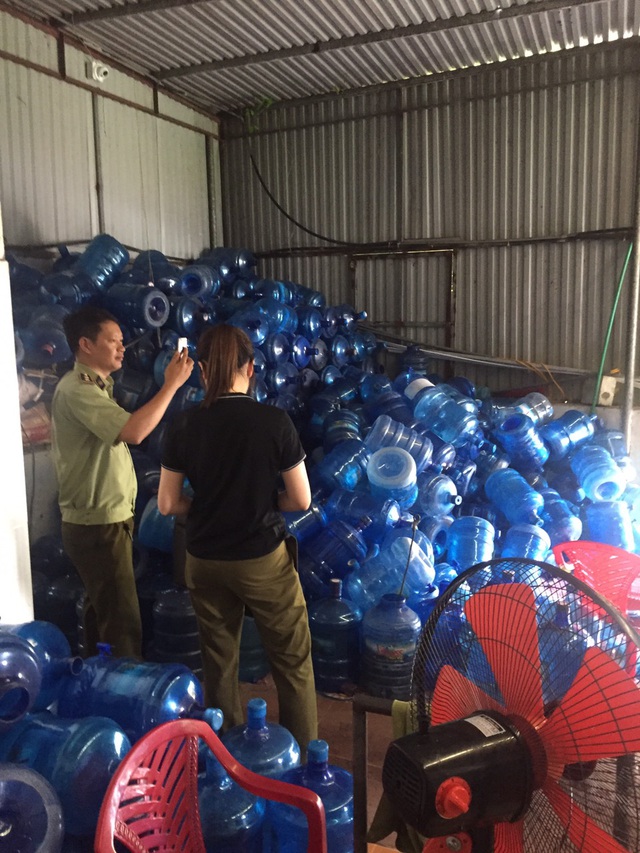 Cận cảnh quy trình hô biến nước mương thải thành nước uống đóng bình-7