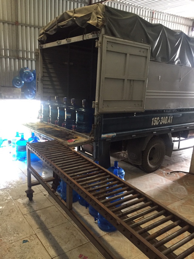 Cận cảnh quy trình hô biến nước mương thải thành nước uống đóng bình-8