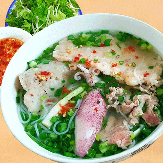 Ca sĩ Phương Linh ăn món bún có tên cực lạ nhưng trông thiếu hấp dẫn vì lý do này-4