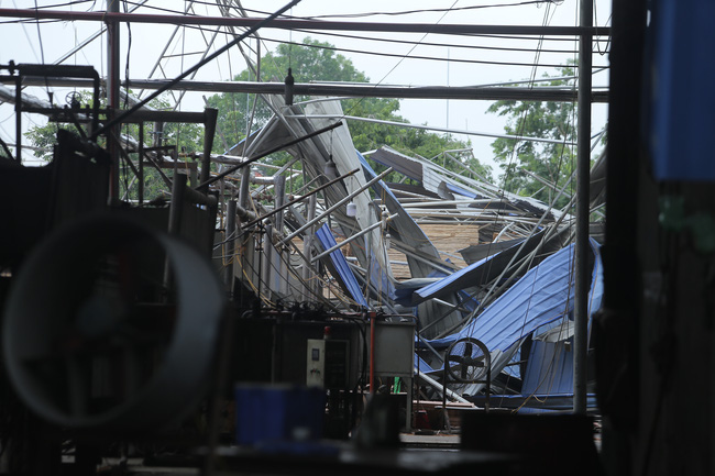 Nhói lòng đám tang không kèn trống của người công nhân nghèo thiệt mạng trong vụ lốc xoáy kinh hoàng ở Vĩnh Phúc-1