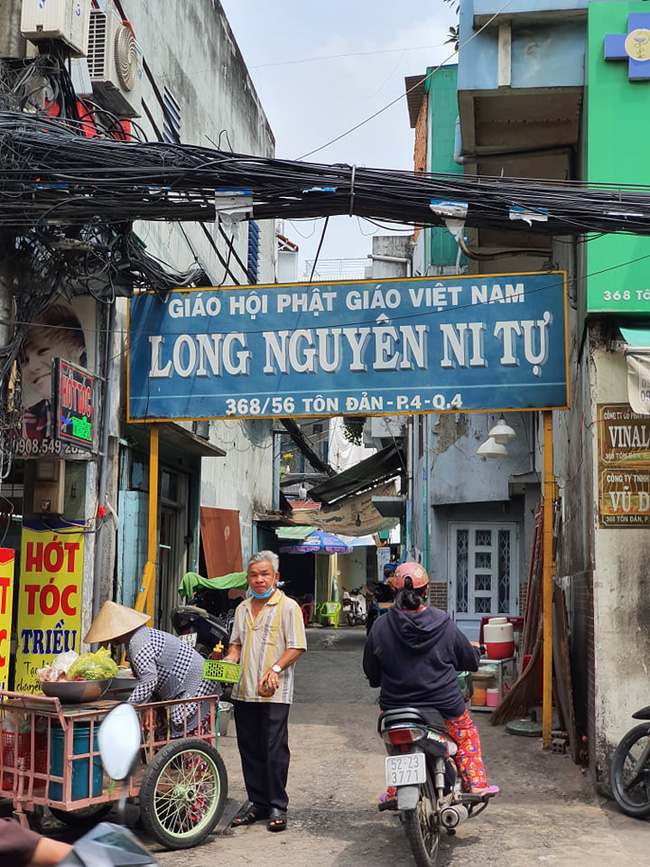 Vụ sư cô tát tới tấp vào mặt đồ đệ ở Sài Gòn: Mẹ bé gái trong clip nói gì?-1