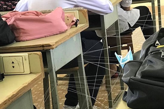 Học sinh giăng tơ khắp lớp, tưởng là trò nghịch ngợm thường ngày nào ngờ đang