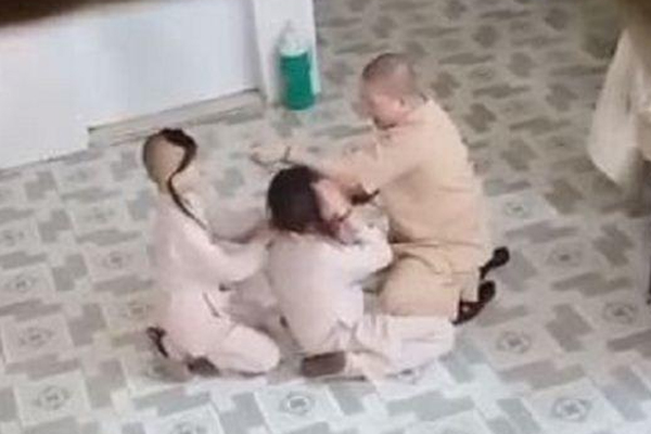 Vụ sư trụ trì tát liên tục vào mặt trẻ em: Nhà chùa nói chỉ dạy dỗ đệ tử, mẹ cháu bé lên tiếng cảm thông với sư cô-4