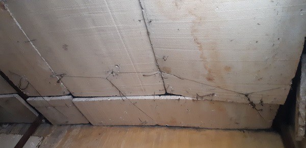 Cặp vợ chồng sống trên nóc nhà vệ sinh phố cổ đợt nắng nóng: Hai tuần tôi chưa mặc áo”-4