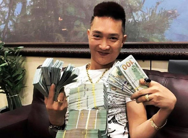 Chân dung Huấn Hoa Hồng: Giang hồ mạng 2 lần đi cai nghiện, thản nhiên ra sách chui và đóng MV quảng cáo cờ bạc trá hình-3