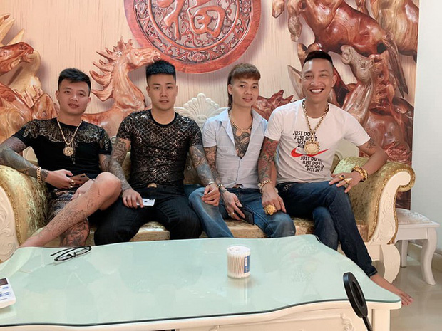 Chân dung Huấn Hoa Hồng: Giang hồ mạng 2 lần đi cai nghiện, thản nhiên ra sách chui và đóng MV quảng cáo cờ bạc trá hình-6