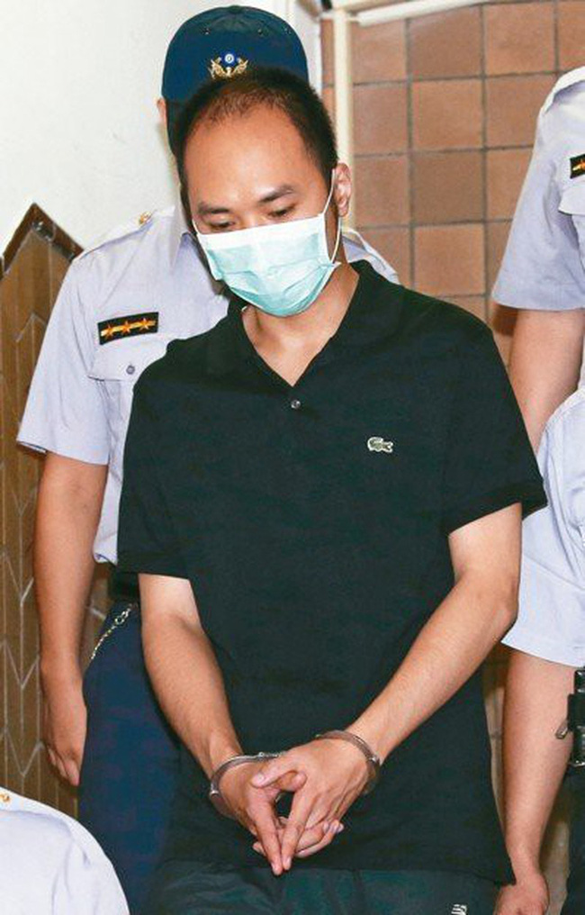 Rùng mình trước những gã đàn ông bệnh hoạn trong showbiz: Hết lén lút làm trò đồi bại ở nhà vệ sinh người khuyết tật đến đánh thuốc mê xâm hại mẹ kế-16