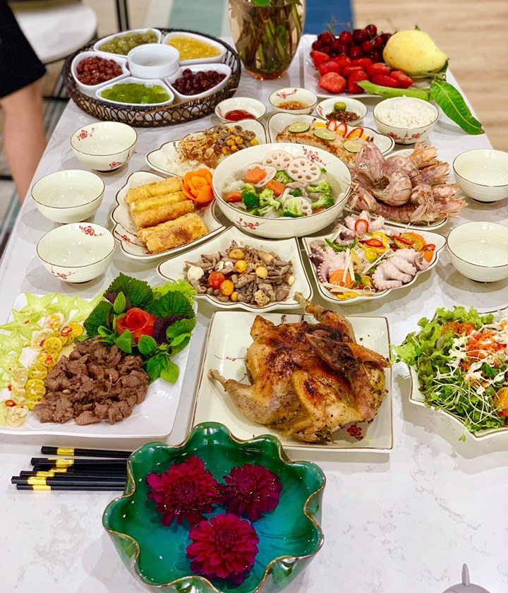 Vợ đảm khoe những mâm cơm đãi khách ngon tới nỗi dân mạng phải thốt lên đầu bếp phương nào?-2